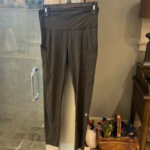 Lulu lemon cropped leggings, barely worn, excellent condition